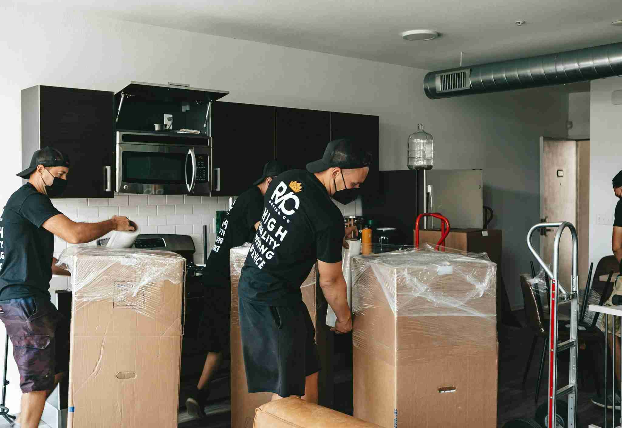 pexels-royal-moving-storage-1098629817-20706509_compressed_100kb